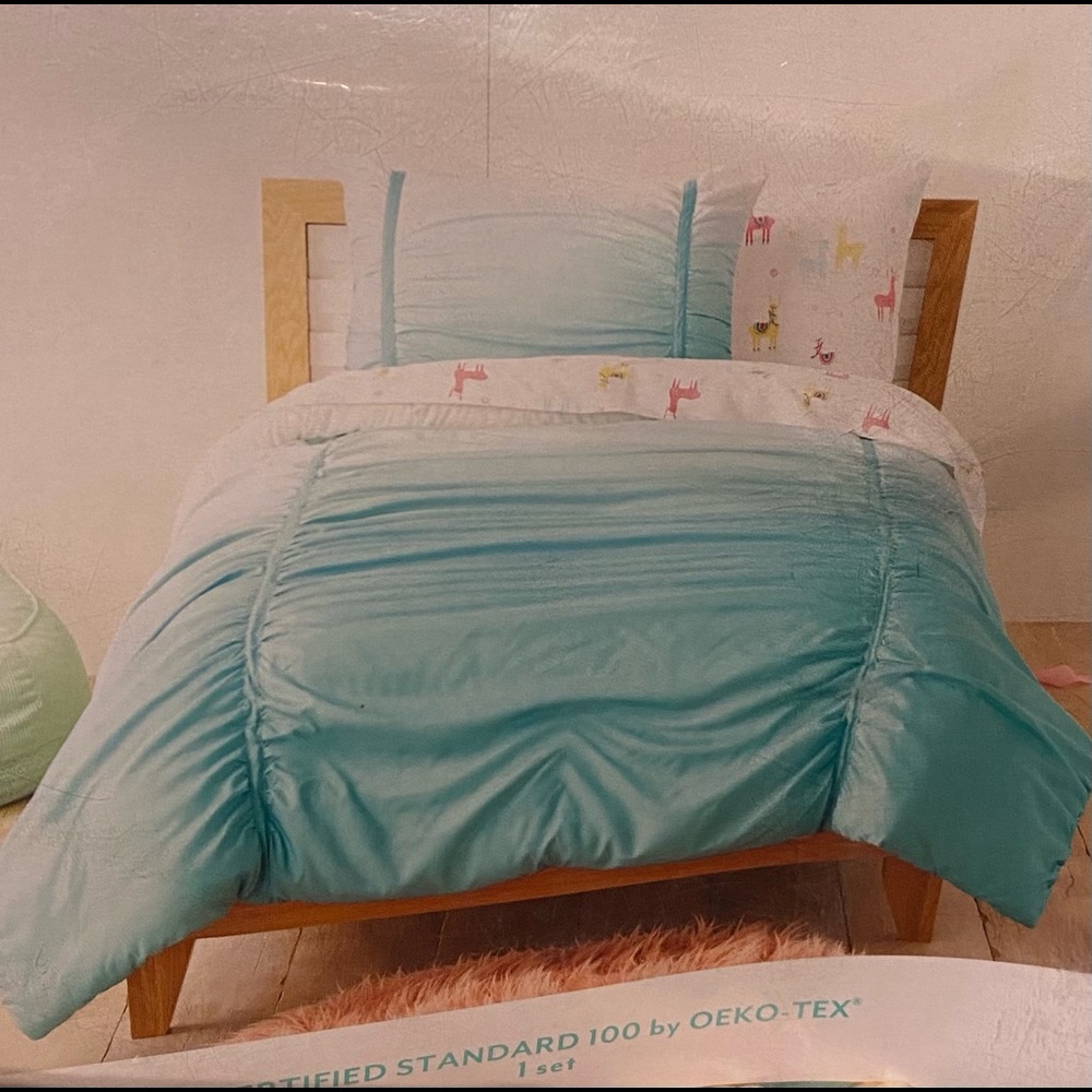 TWIN set Pillowfort brand ombré Target
